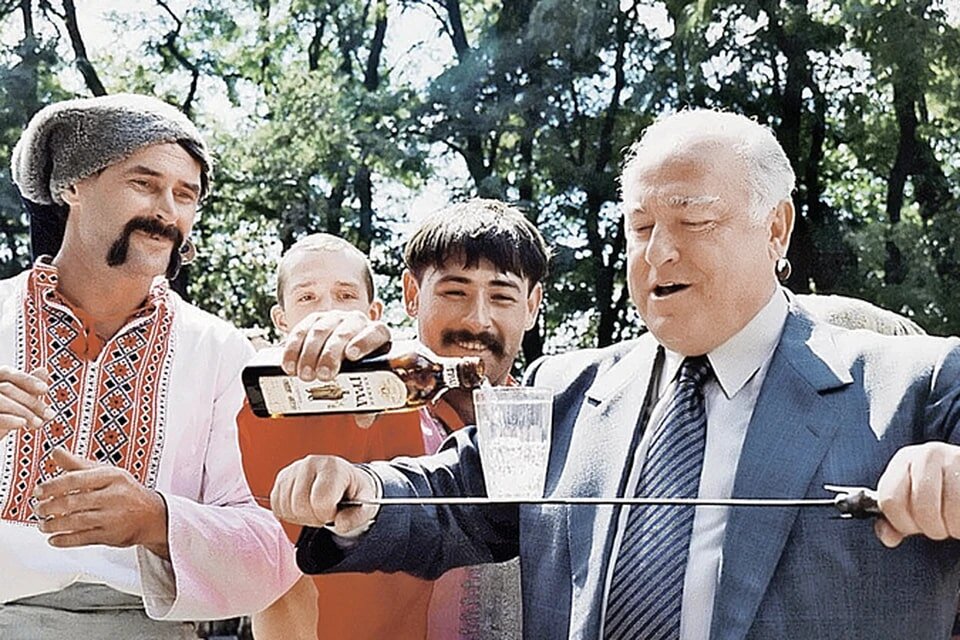 На илл.: Виктора Черномырдина посвящают в казаки в Запорожье, 2004 год. © «Комсомольская Правда»