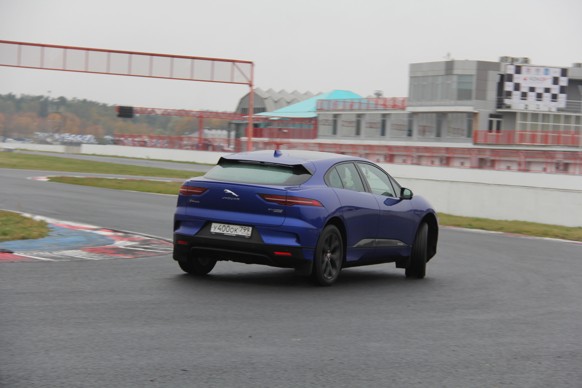 Jaguar i-Pace на тесте AutoMPS (Moscow Raceway), 2020 год.