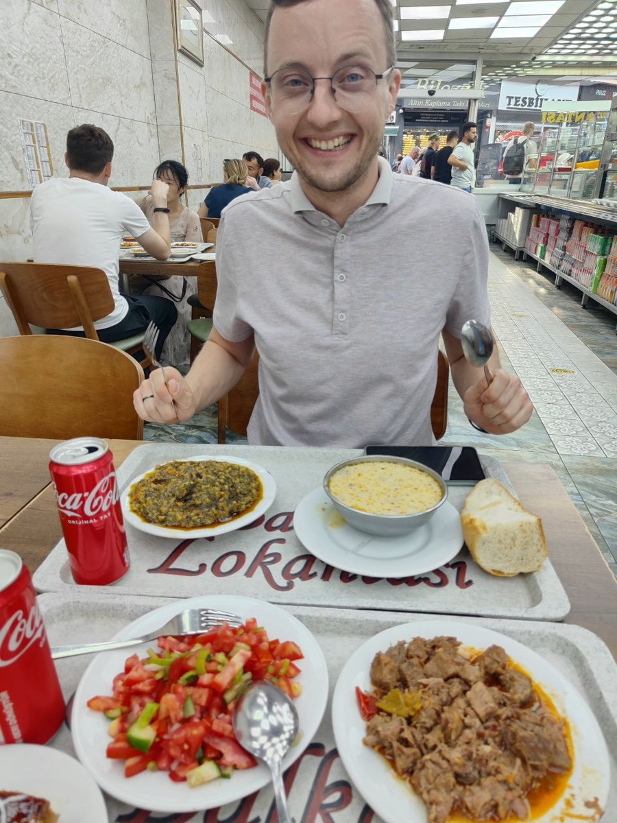 В столовой на раздаче блюда не были подписаны, поэтому затрудняюсь ответить, что это было.