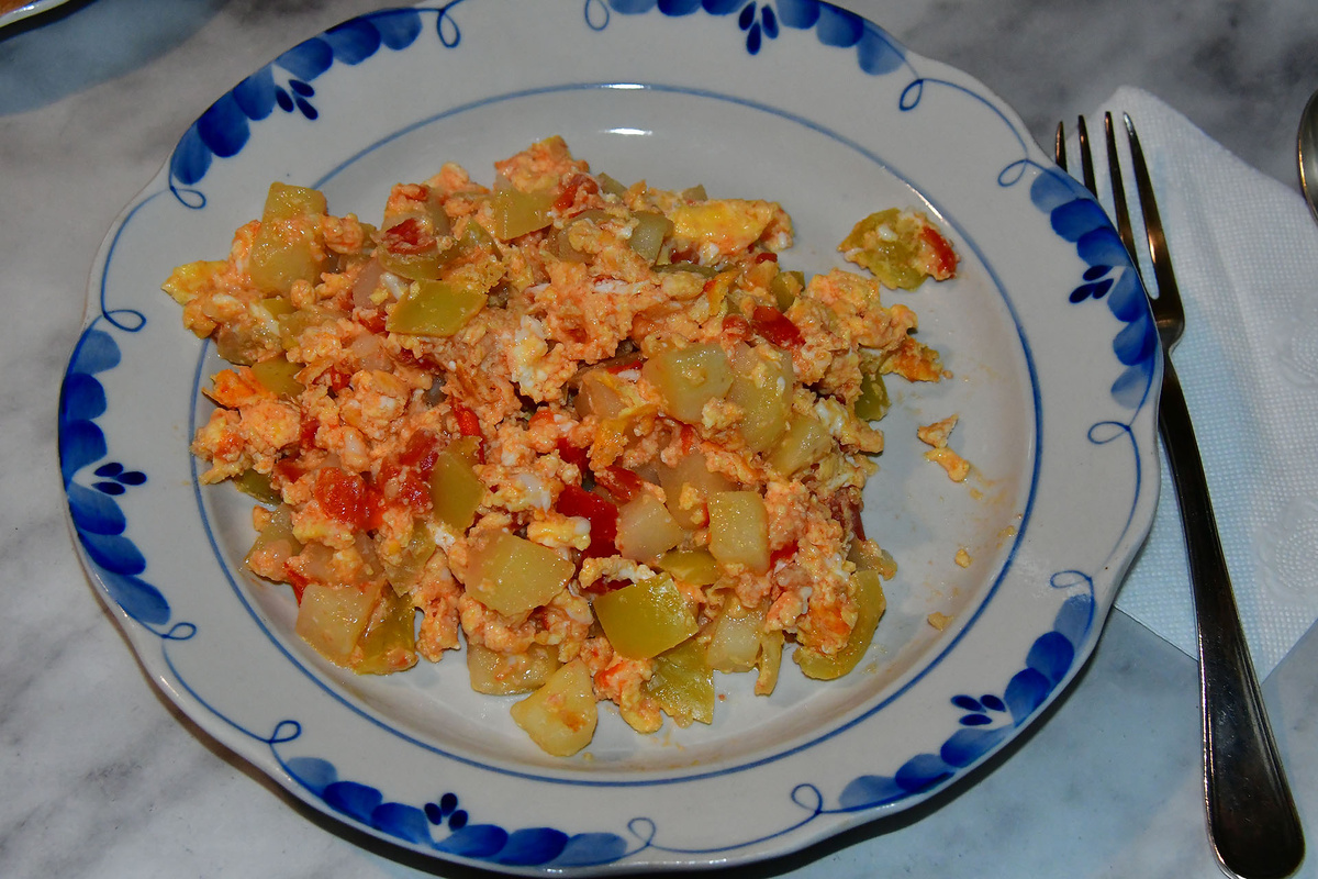 Яичница с картофелем Турецкий рецепт