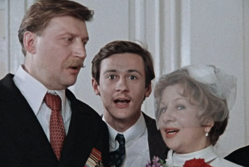 Виктор Борцов, Олег Меншиков и Инна Ульянова. Кадр из "Покровских ворот"