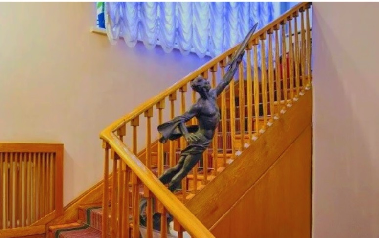 Постамент "К звёздам!"