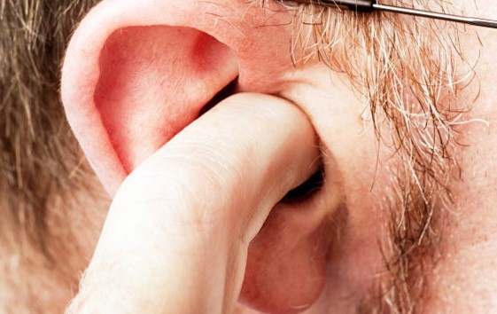 К чему чешутся уши