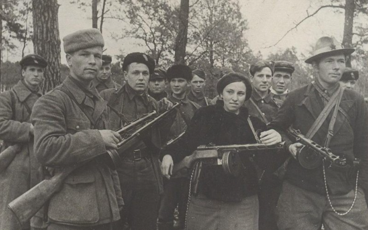 Варвара Вырвич со своими бойцами