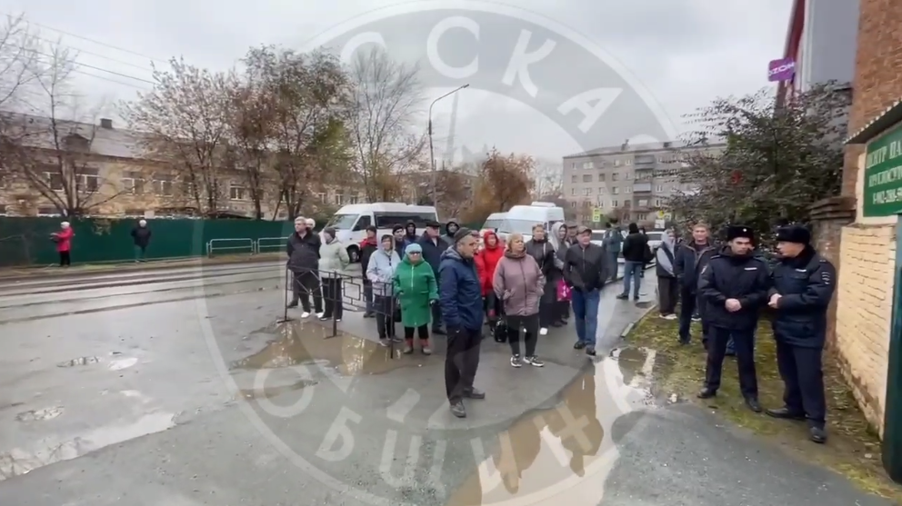 На прощание пришли простые люди, и дежурили силовики Фото: Русская община.