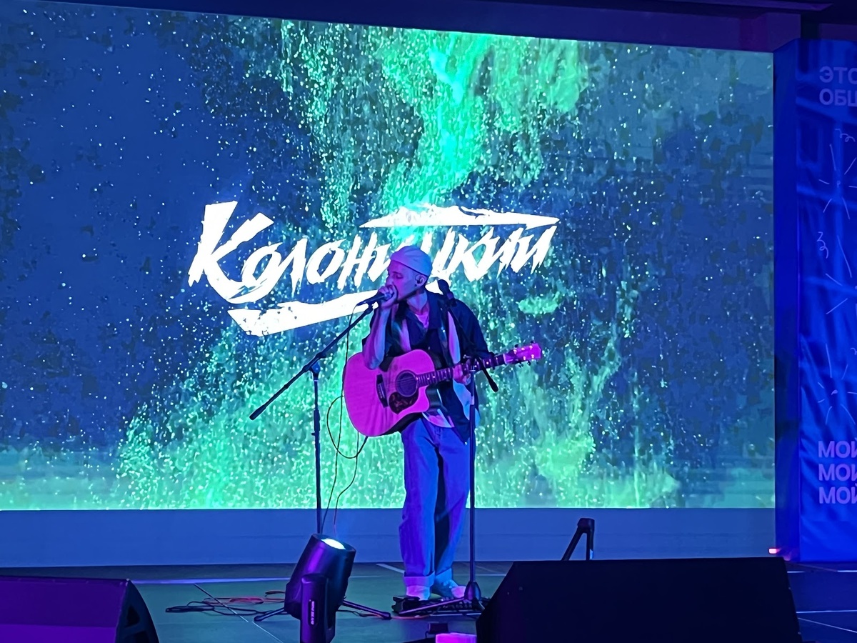  Колоницкий записывает бит для песен