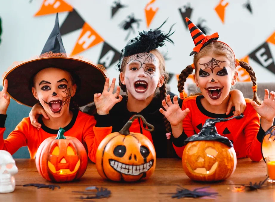 Костюмы и грим - важные атрибуты праздника