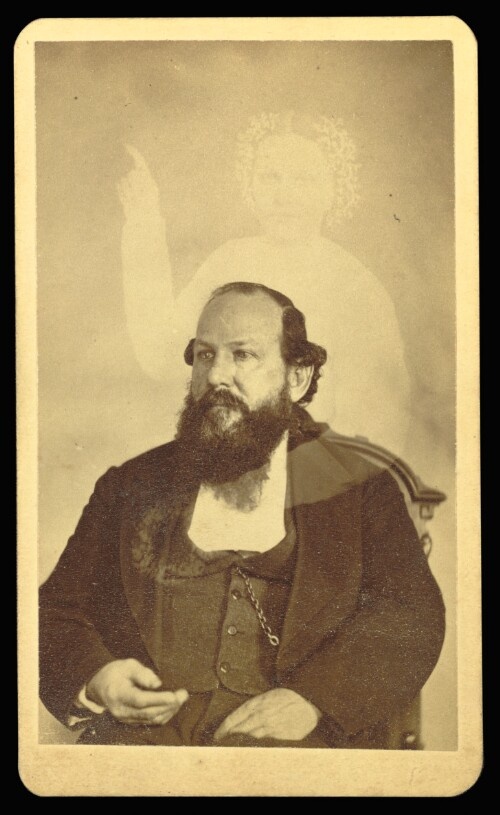 Фото с «призраком» работы У. Мамлера. Источник: getty.edu