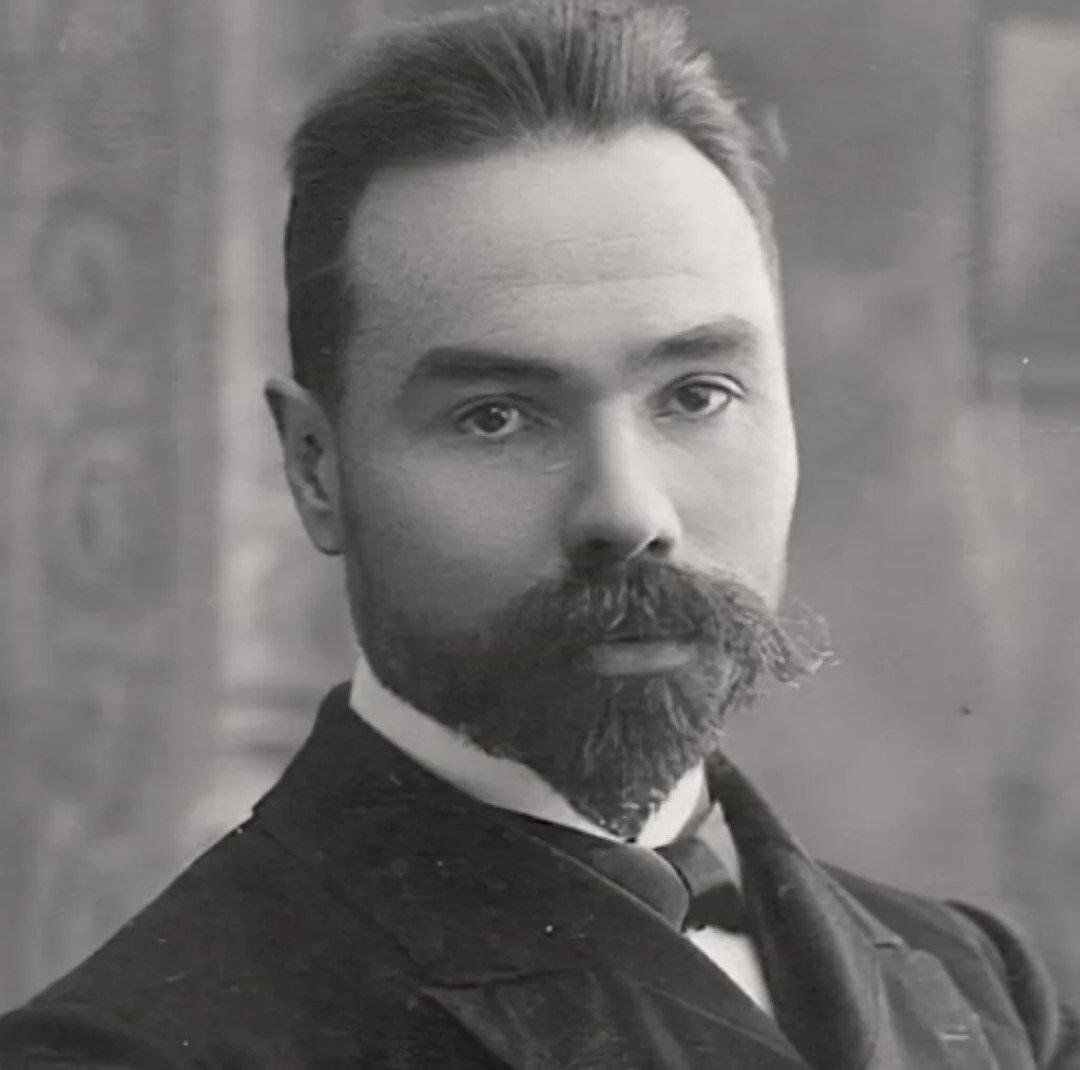 Валерий Брюсов в 1890-е годы  https://www.culture.ru/events/3842349/zhizn-i-tvorchestvo-v-bryusova