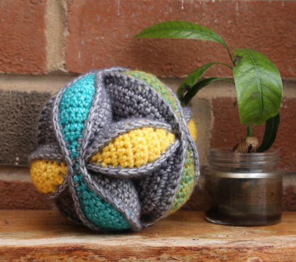    Мячик крючком от Дедри    
Источник: «Look at what I made»