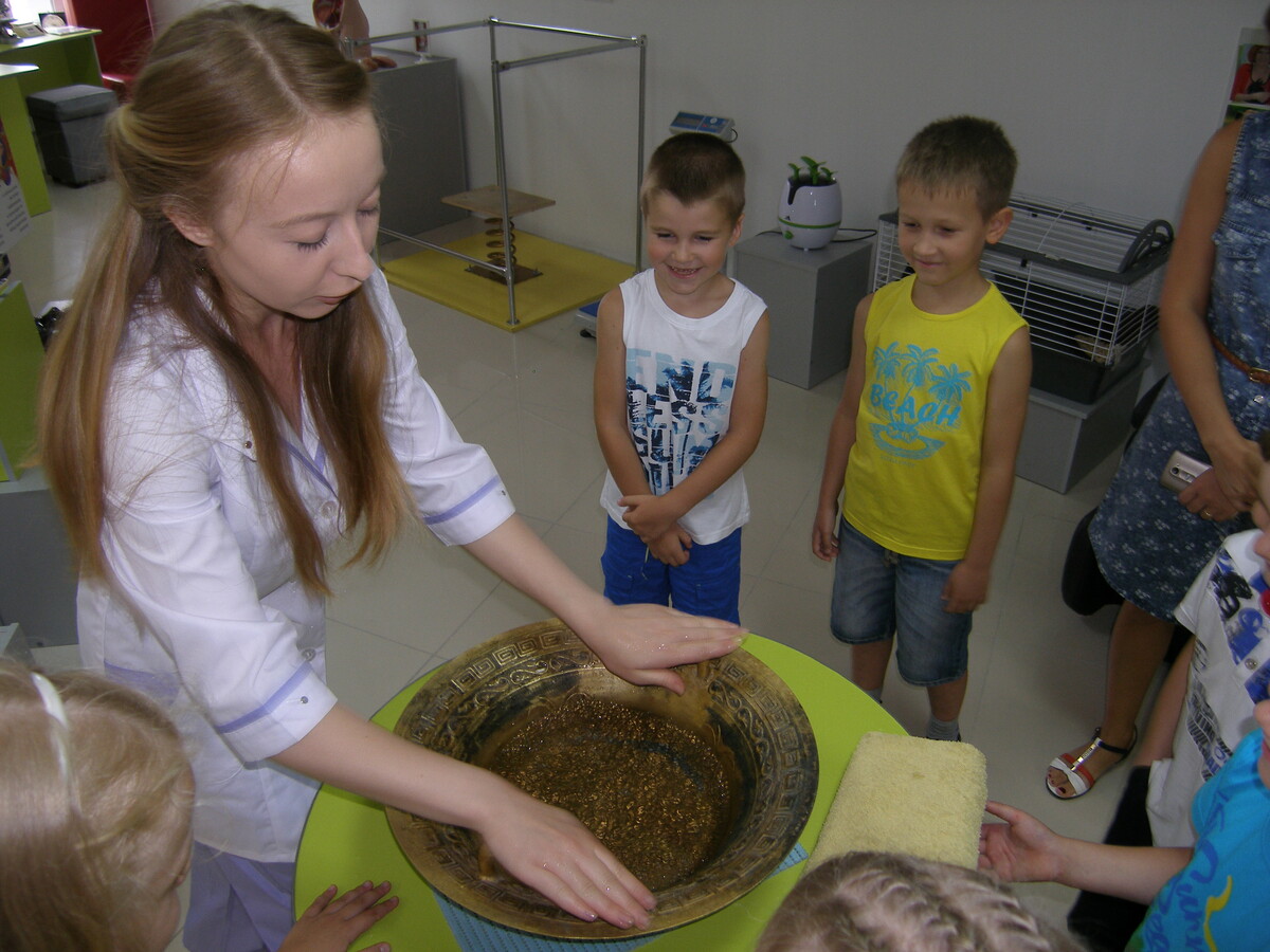 Зал "Медицина" Вибрационные волны бывают высотой до 10 см и получаются только в медном тазу выписанном из Индии.