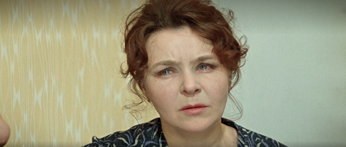 Кадр из фильма "Белорусский вокзал" (1970). Рая - Нина Ургант