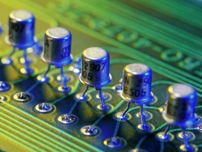    Инженеры MIT научились делать транзисторы без проводников