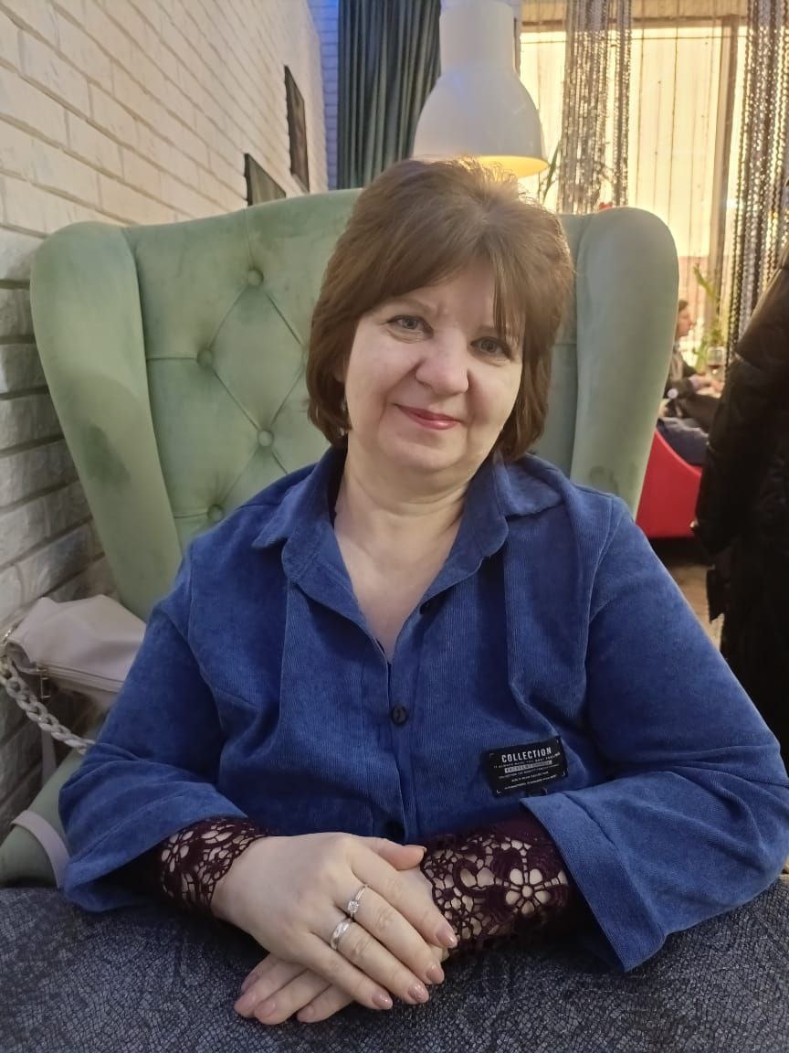 Приятно познакомиться)) Лариса Анатольевна, Для друзей просто Лариса. Наивная сказочница.