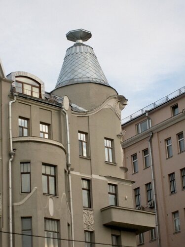 Неординарное архитектурное решение  многие восприняли скептически