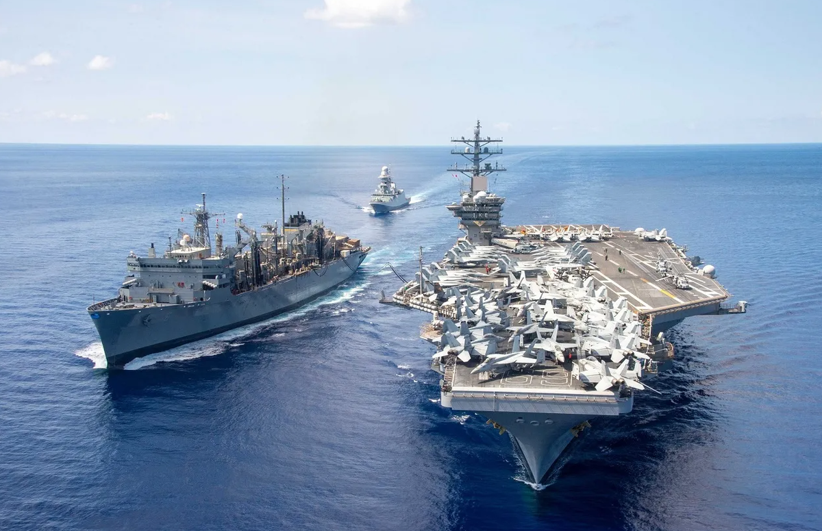 Ордер авианосца USS Dwight D Eisenhower (IKECSG) на пути в Красное море. Фото ВМС США