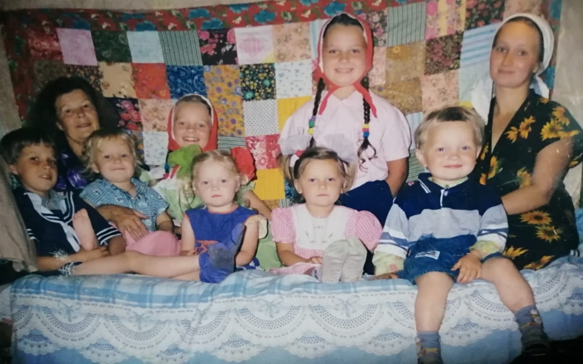 2000 год, слева бабушка, справа мама (я)