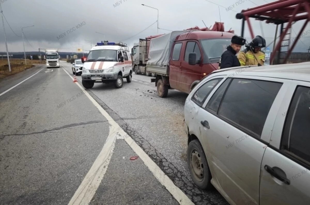    В жёстком ДТП на трассе Пермь – Екатеринбург пострадали женщина с ребёнком
