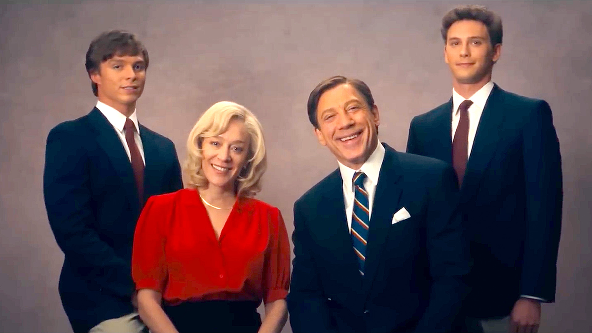  "Монстры: История Лайла и Эрика Менендеc"