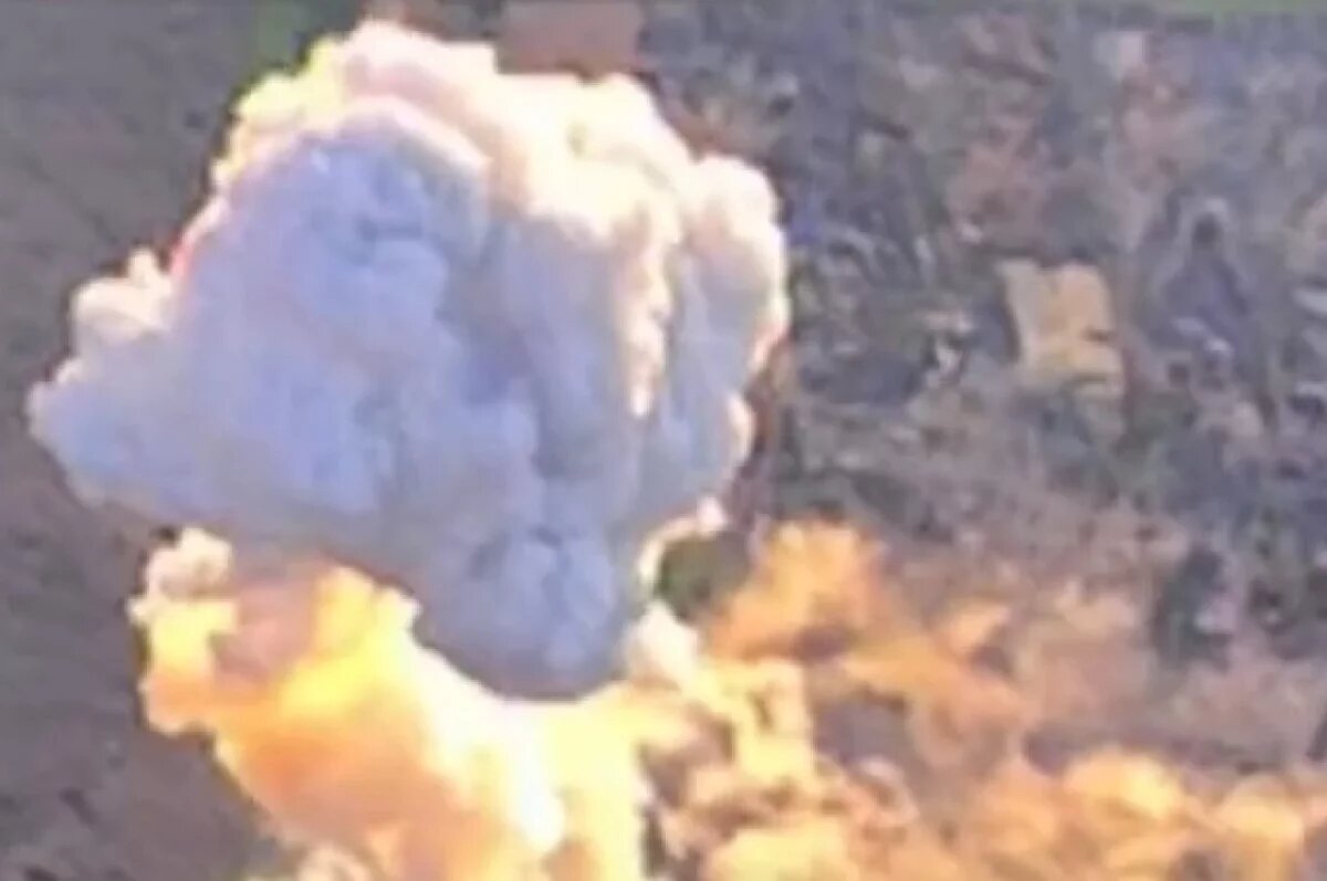    Русские бомбы раскрошили опорник ВСУ в пыль.