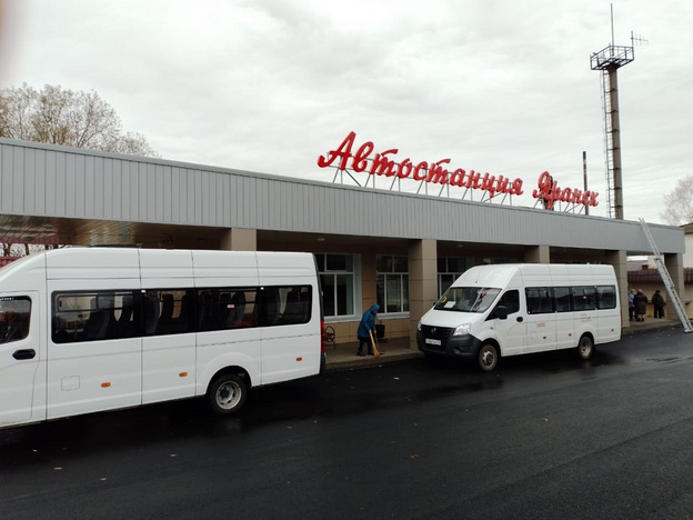    В Яранске на здании автовокзала установили световую вывеску
