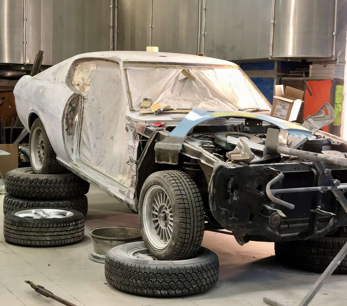 Как оказалось, машина была крашена 3-4 раза. 