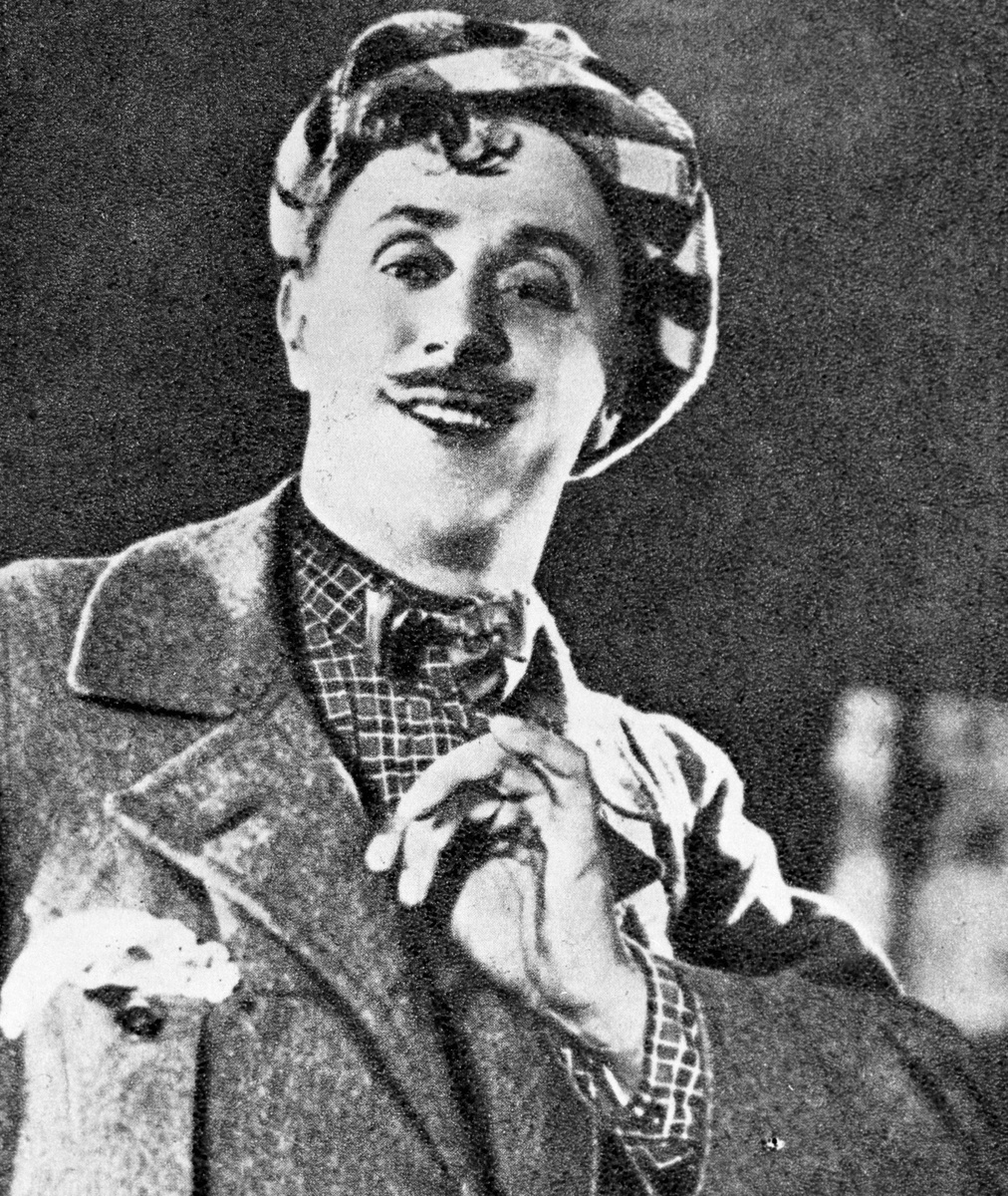    Михаил Жаров родился 27 октября 1899 года в семье работника типографии, где также росли три дочери. Жаров вспоминал, что одним из его любимых развлечений в детстве были походы в цирк / РИА Новости