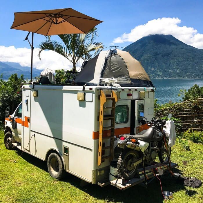 Или, например, можно сделать дом на колесах из коммерческого транспорта.