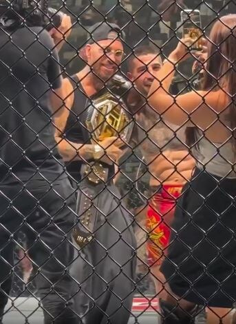 Серхио Рамос поздравляет друга Топурию с победой. Фото: соцсети. 