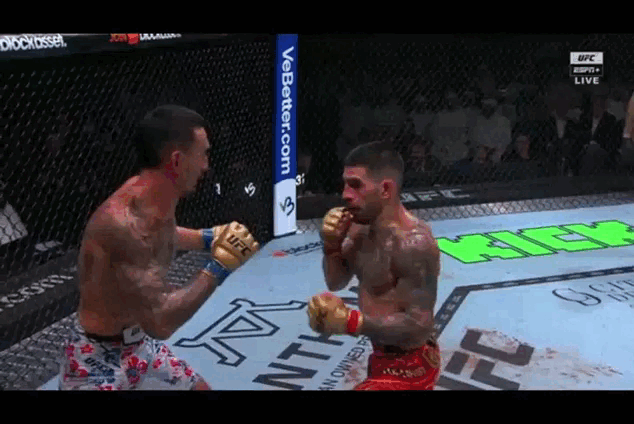 Илья Топурия уничтожает Макса Холлоуэя