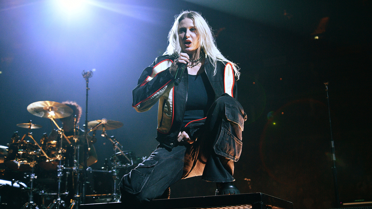 Эмили Армстронг