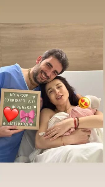    Сати Казанова с мужем и новорожденным ребенком, фото: телеграмм