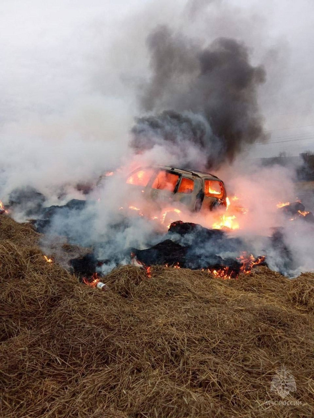    В Кировской области на силосном кургане сгорела Chevrolet Niva