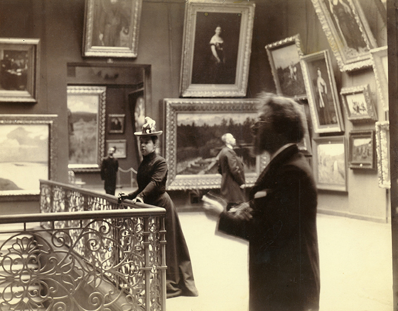 И. Е. Репин, Н. Б. Нордман-Северова, Е. М. Хруслов, Н. А. Мудрогель в Третьяковской галерее. 1900-е, Государственная Третьяковская галерея