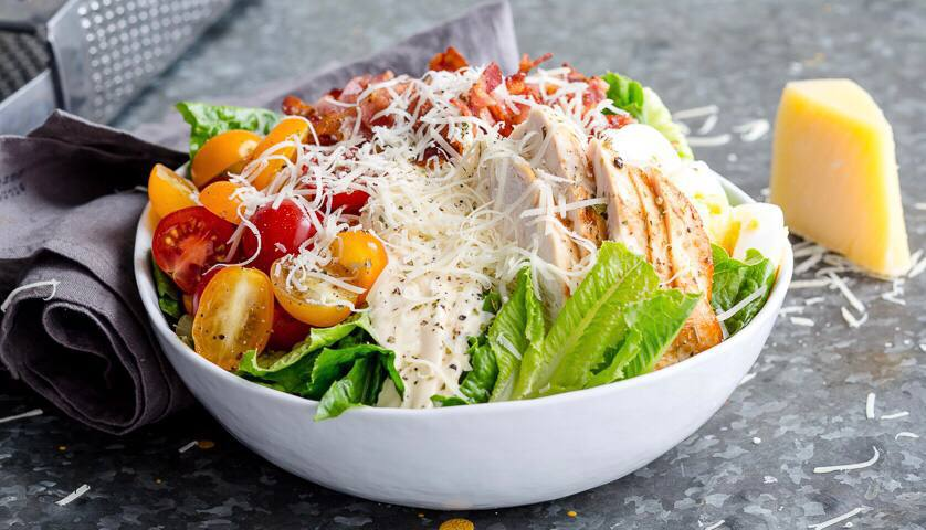 Салат «Цезарь» с беконом - Пошаговый рецепт