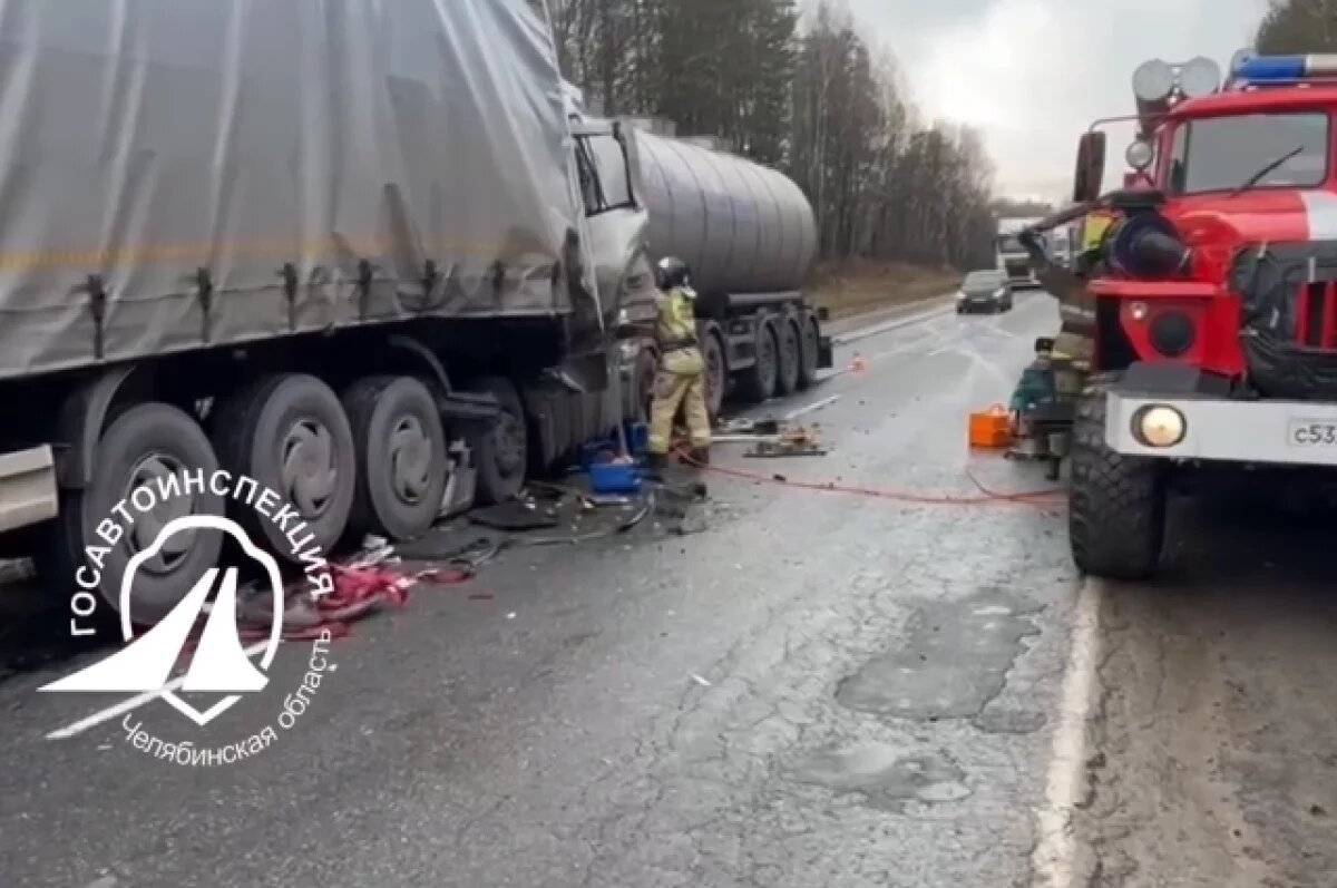    Водитель грузовика погиб в массовом ДТП на трассе М-5 в Челябинской области