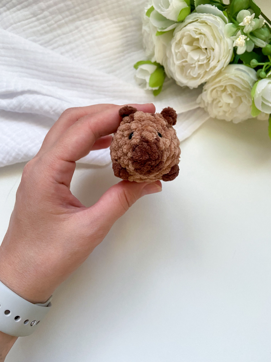 Теперь у этой милахи всё на месте! 👌 Попробуйте сами связать. И подписывайтесь на мой канал, чтобы не пропустить новые мк