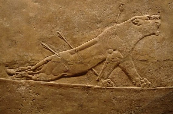 Редкая жестокость не помешала ассирийцам создавать такие шедевры искусства, как "Раненная львица".