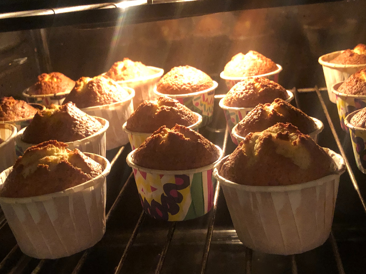 Это я на днях пекла. Капкейки вышли похожие на яйца лицехватов из Чужих 