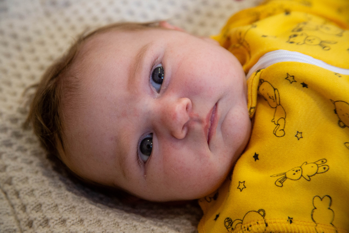 Эмилии месяц.