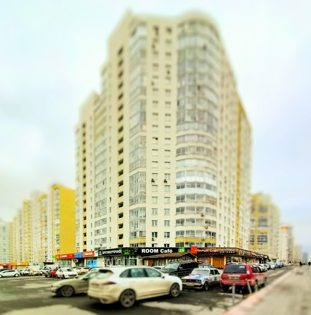 Кафе Room-cafe, г.Екатеринбург, ул.Щорса,105, ЖК "Юг-Центр", 1 этаж