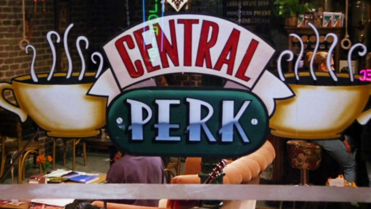 Меняется цвет чашек, линии пара над кружками.