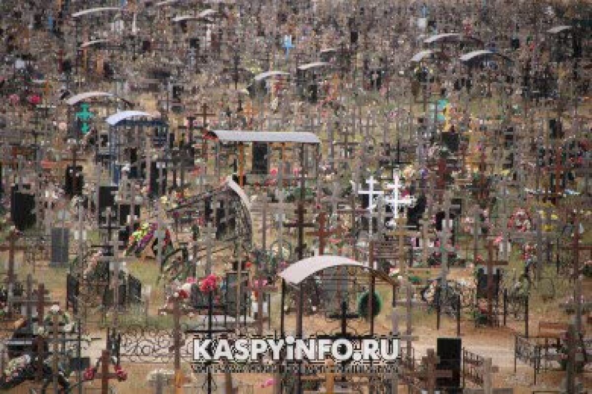  Нехватка мест на кладбище становится уже проблемой. Фото: Е. Зимней