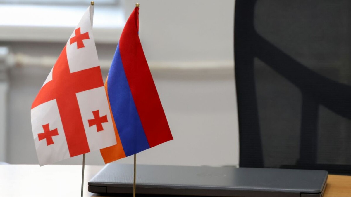 Флаги Грузии и Армении 