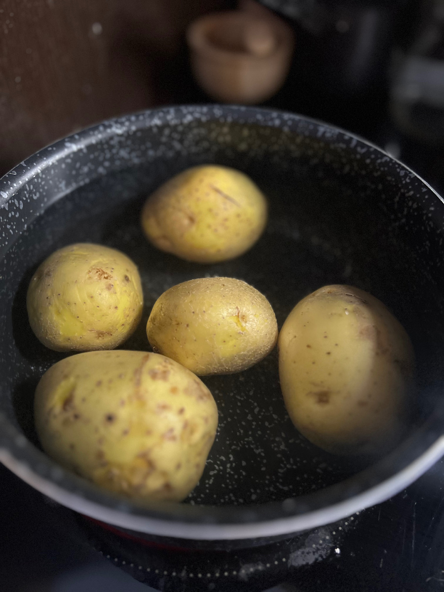 Варим картофель