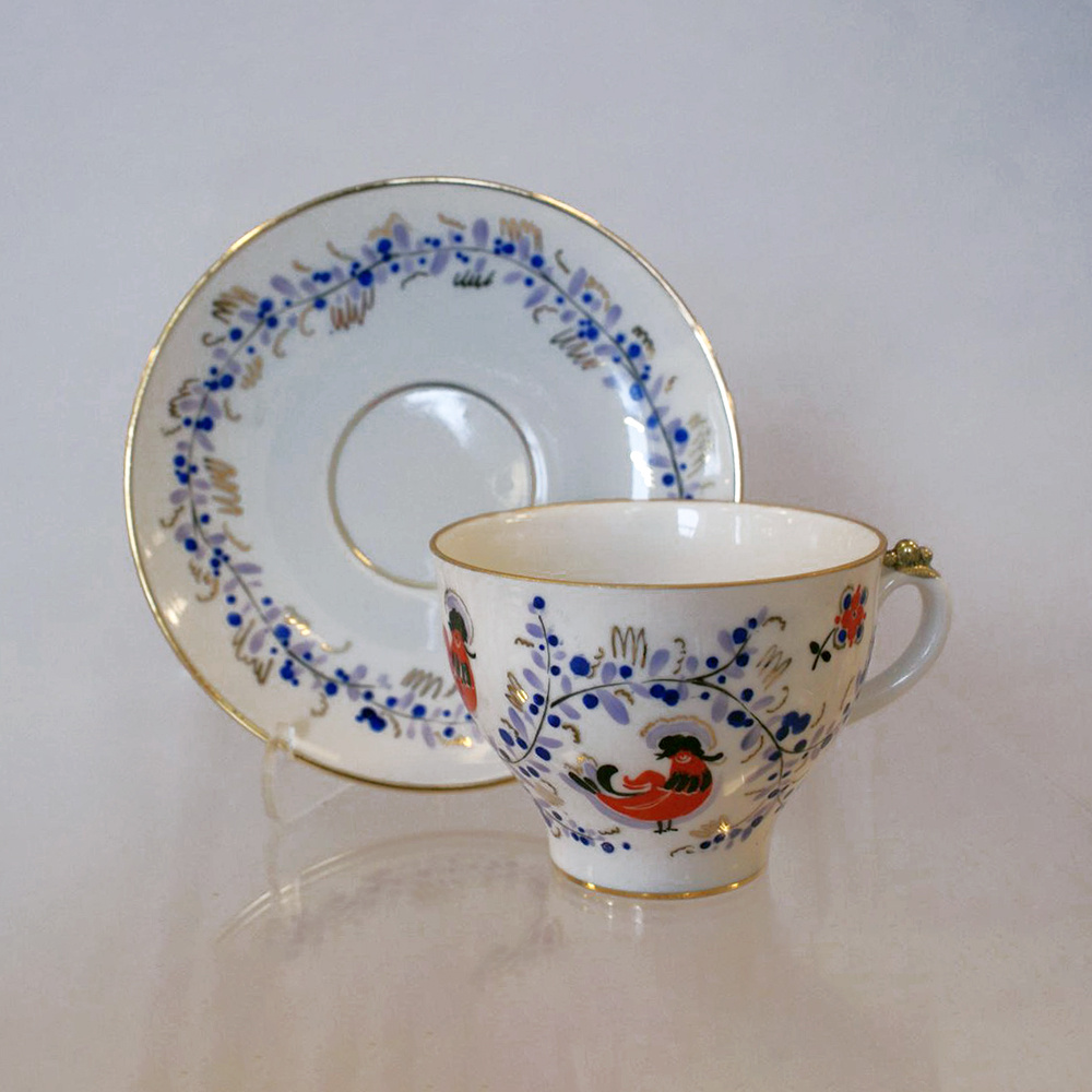 Чайная пара из сервиза «Красные птички», 1975 год, ЛФЗ. Автор формы Владимир Лаврентьевич Семёнов, автор росписи Лариса Ивановна Григорьева