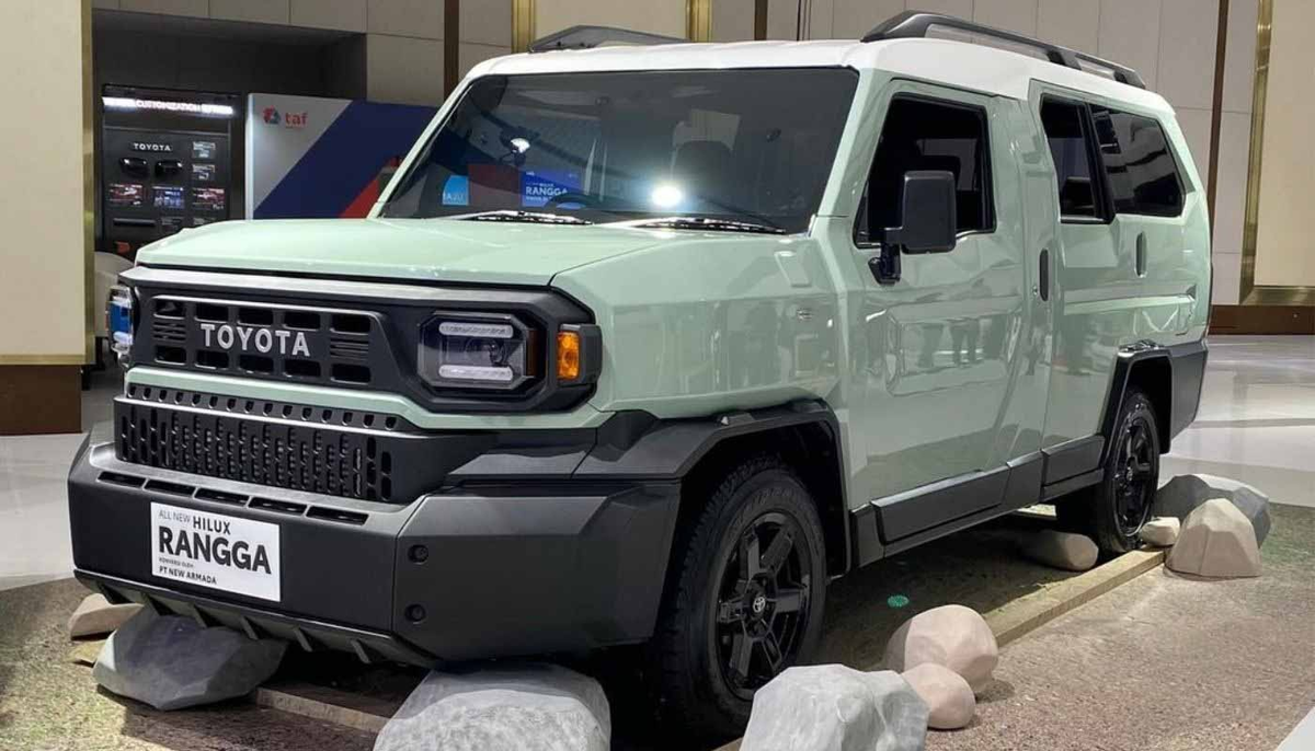Toyota Hilux Rangga SUV выглядит совсем как настоящий покоритель сложного бездорожья и представлен в соответствующем антураже 