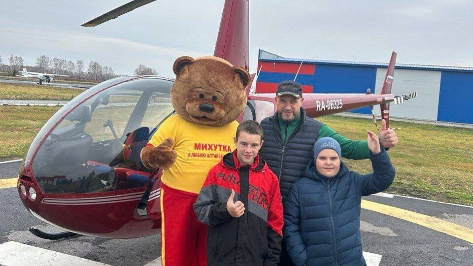    Проект "Михутка" подарил детям полет на вертолете. Источник: t.me/mihutka22
