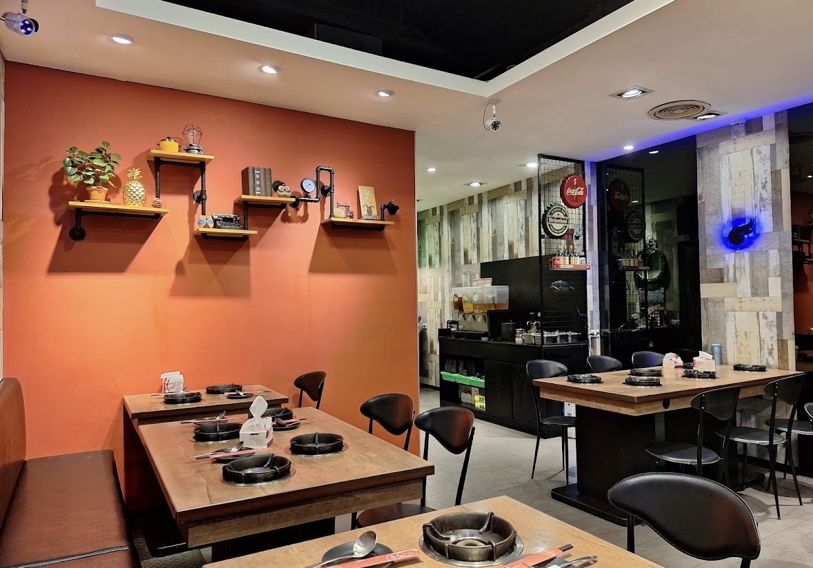 С обычными столами Хот Потница))