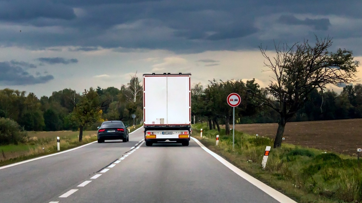 Обгон:3 распространённые ошибки водителей